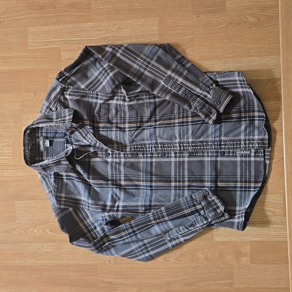 Eddie Bauer long sleeve button down flannel shirt